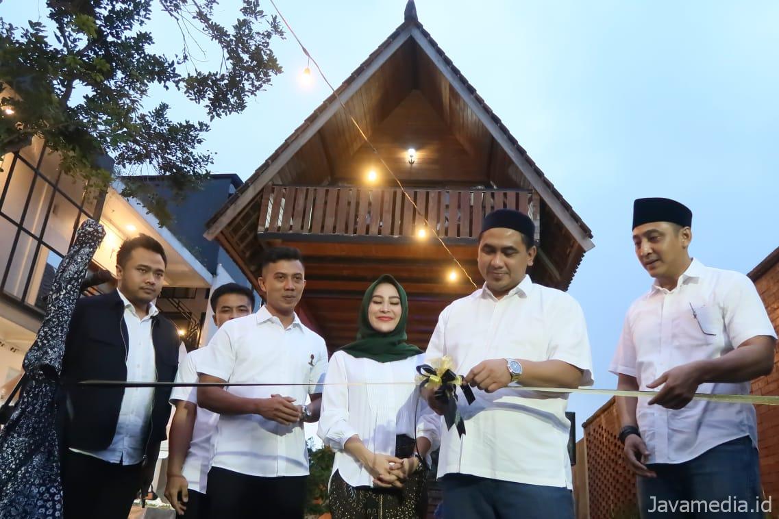 4516584E E722 43C1 86F6 0898C921DAFC