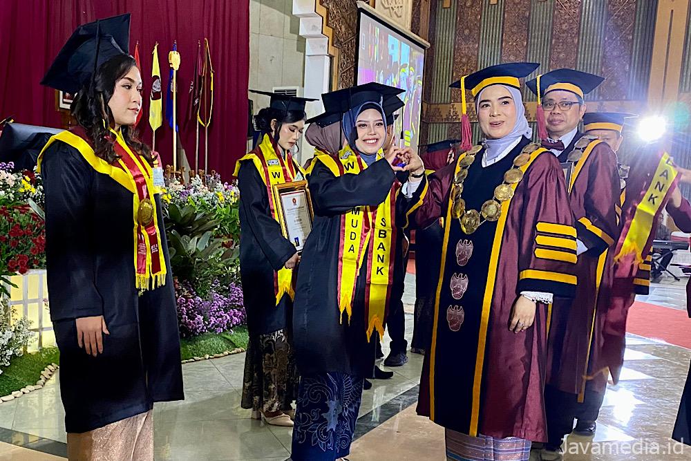 8c2d4ebe 60c0 4bf3 935c F3896a5d8563