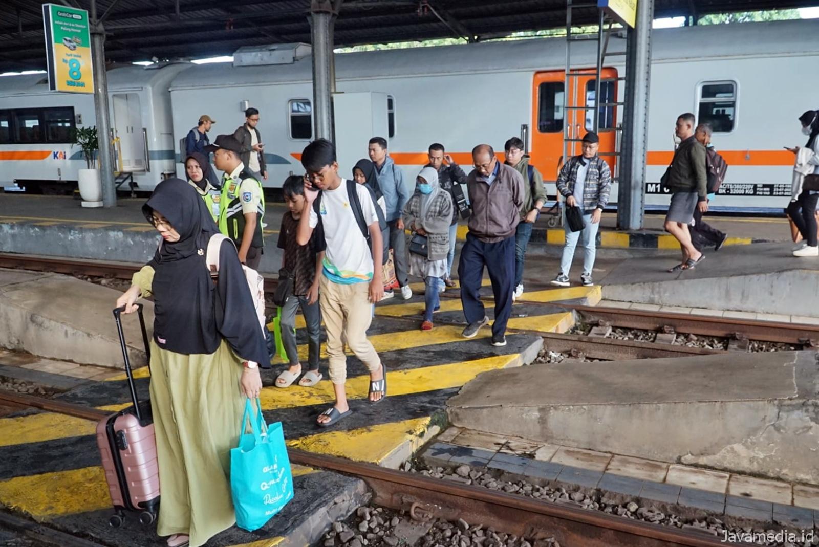 E4048472 7f3d 4c0e A313 C1ce7993acda