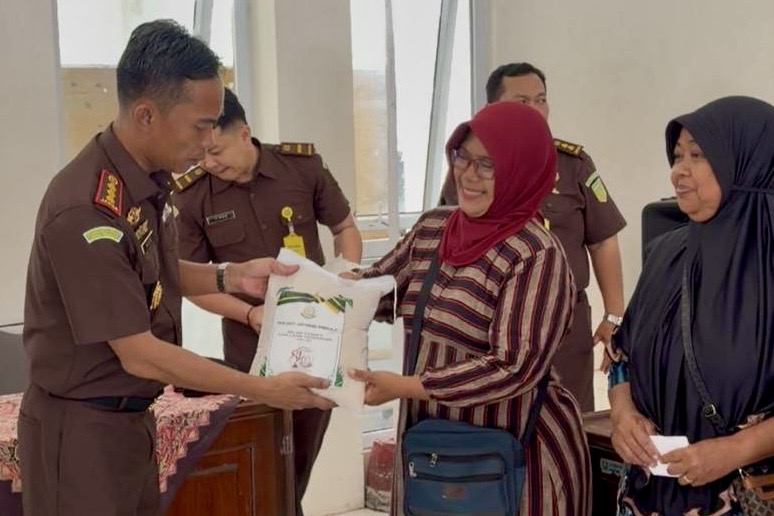 Baksos kejari semarang